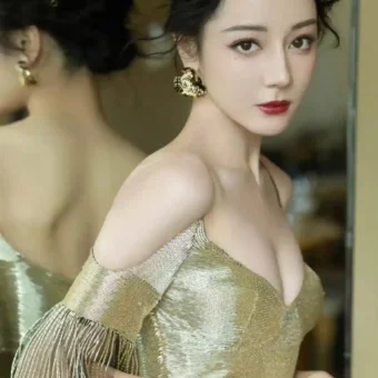 壁纸-大美女迪丽热巴的极致腰臀比，真的绝了