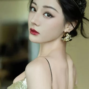壁纸-大美女迪丽热巴的极致腰臀比，真的绝了