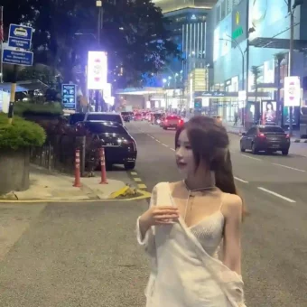 美女写真 | 生活就是晨起晨落，日子就是早出晚归