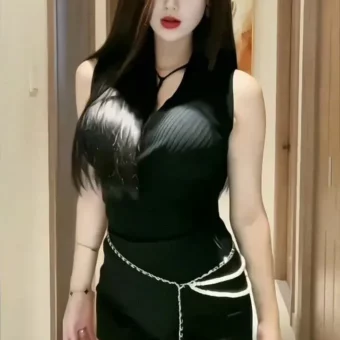美女写真 | 一半素心以清简，一半寂静许清欢