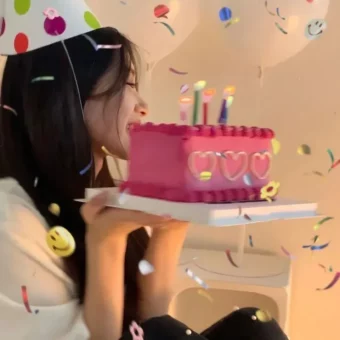 头像丨存一些生日拍照姿势