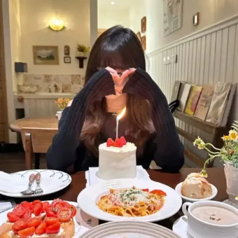 头像丨存一些生日拍照姿势