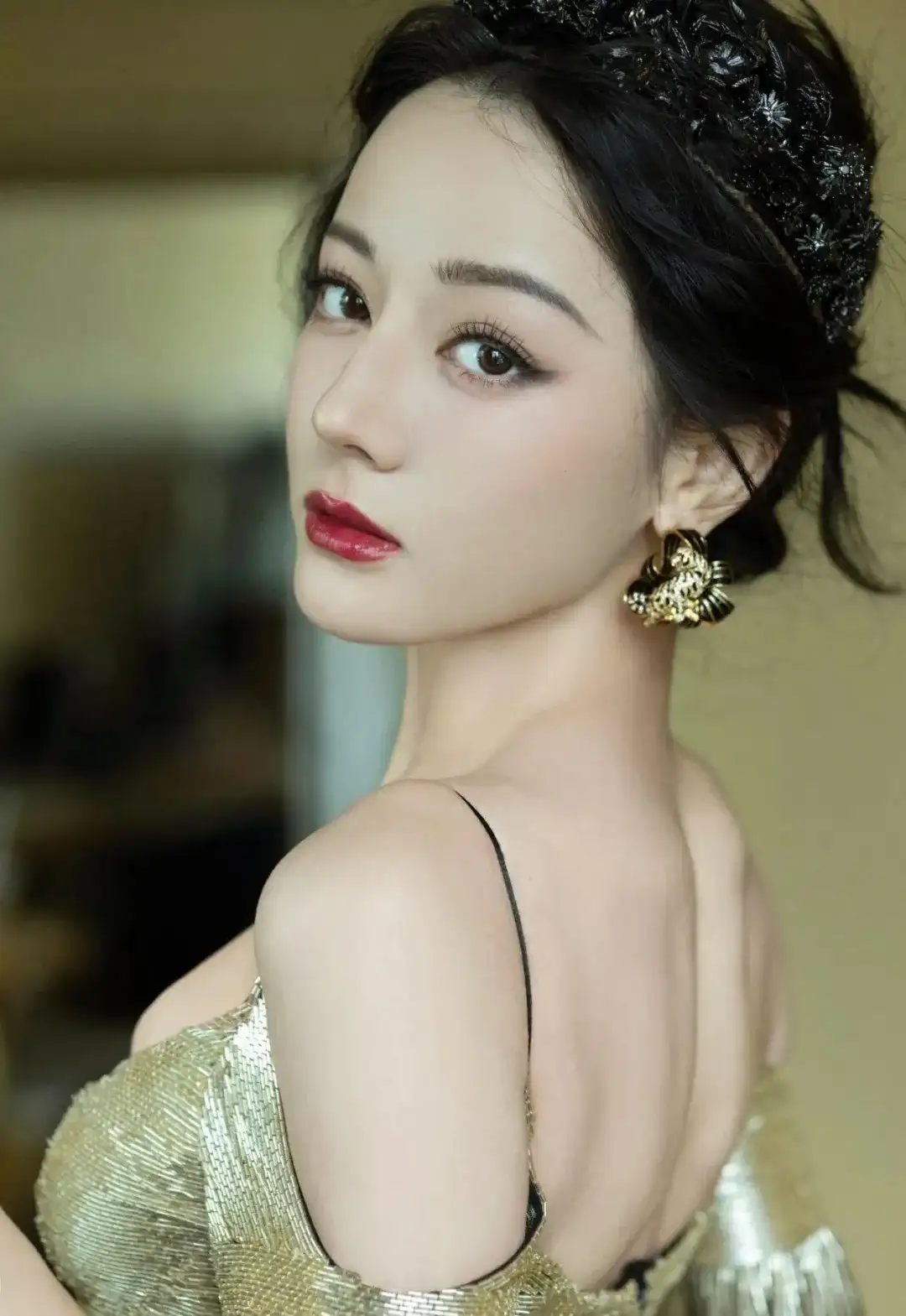 壁纸-大美女迪丽热巴的极致腰臀比，真的绝了