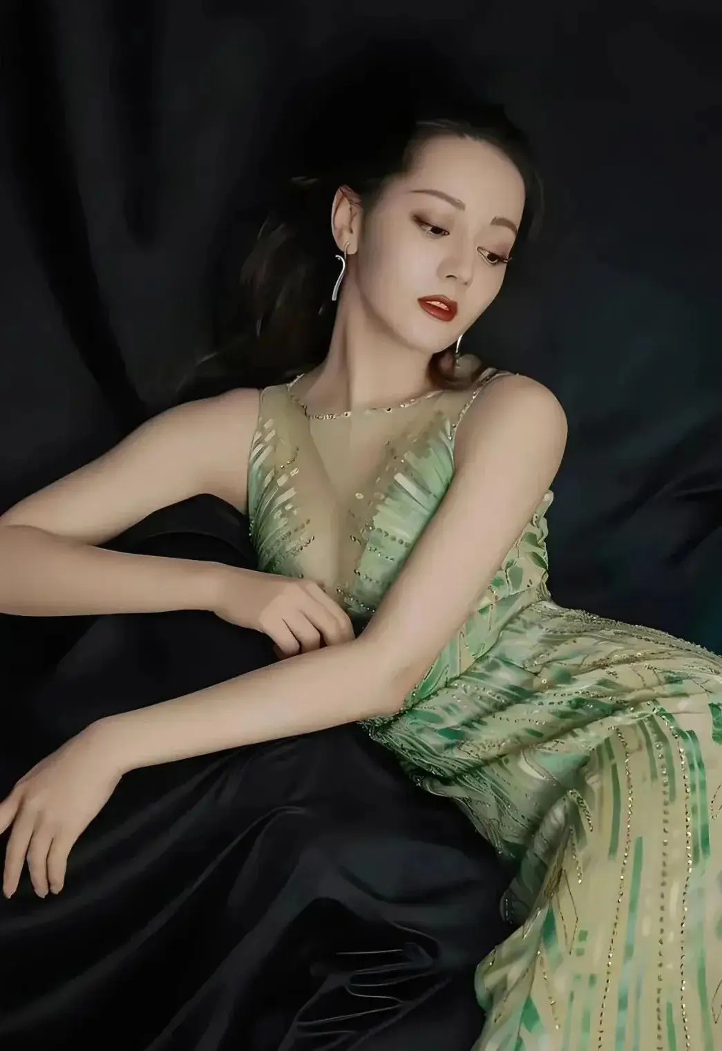 壁纸-大美女迪丽热巴的极致腰臀比，真的绝了