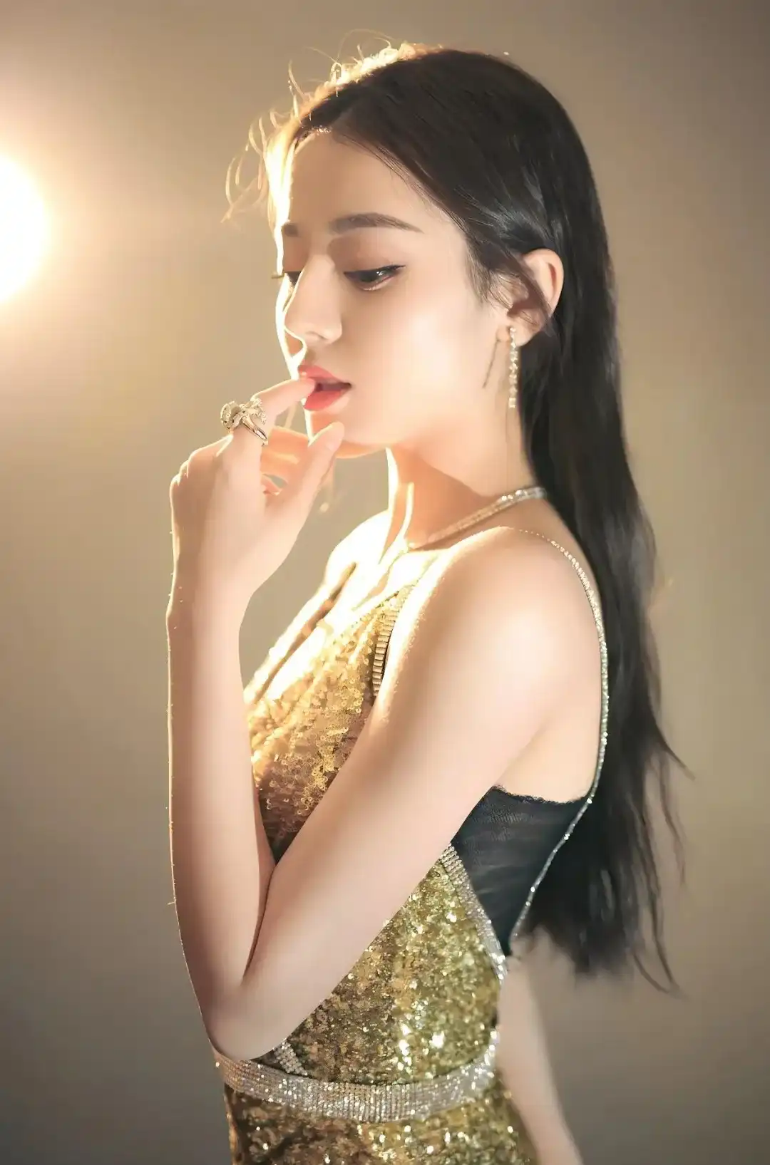 壁纸-大美女迪丽热巴的极致腰臀比，真的绝了