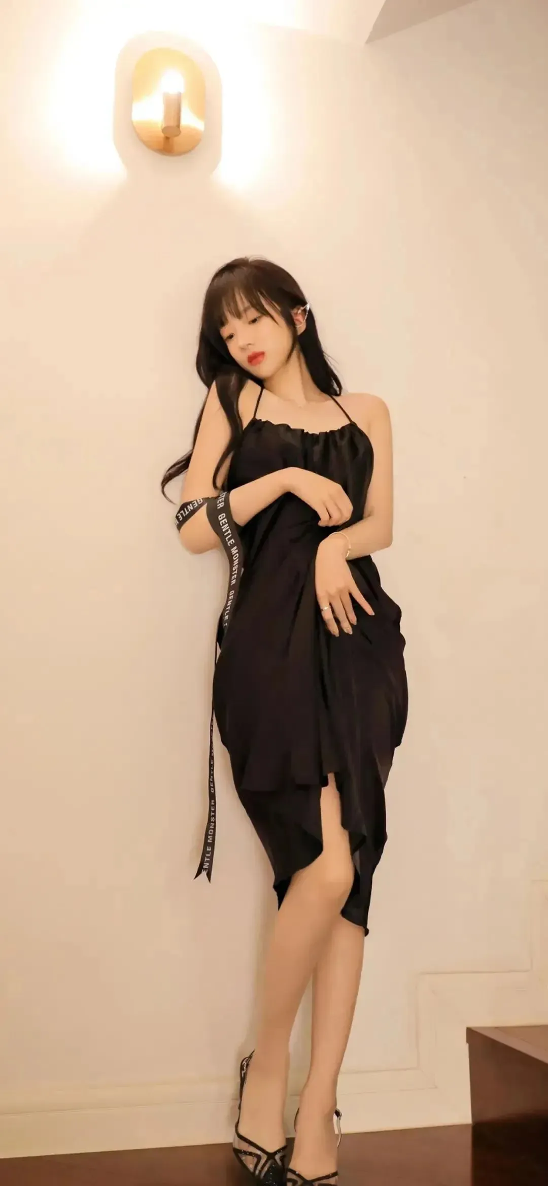 壁纸-超诱黑丝、白丝美女壁纸