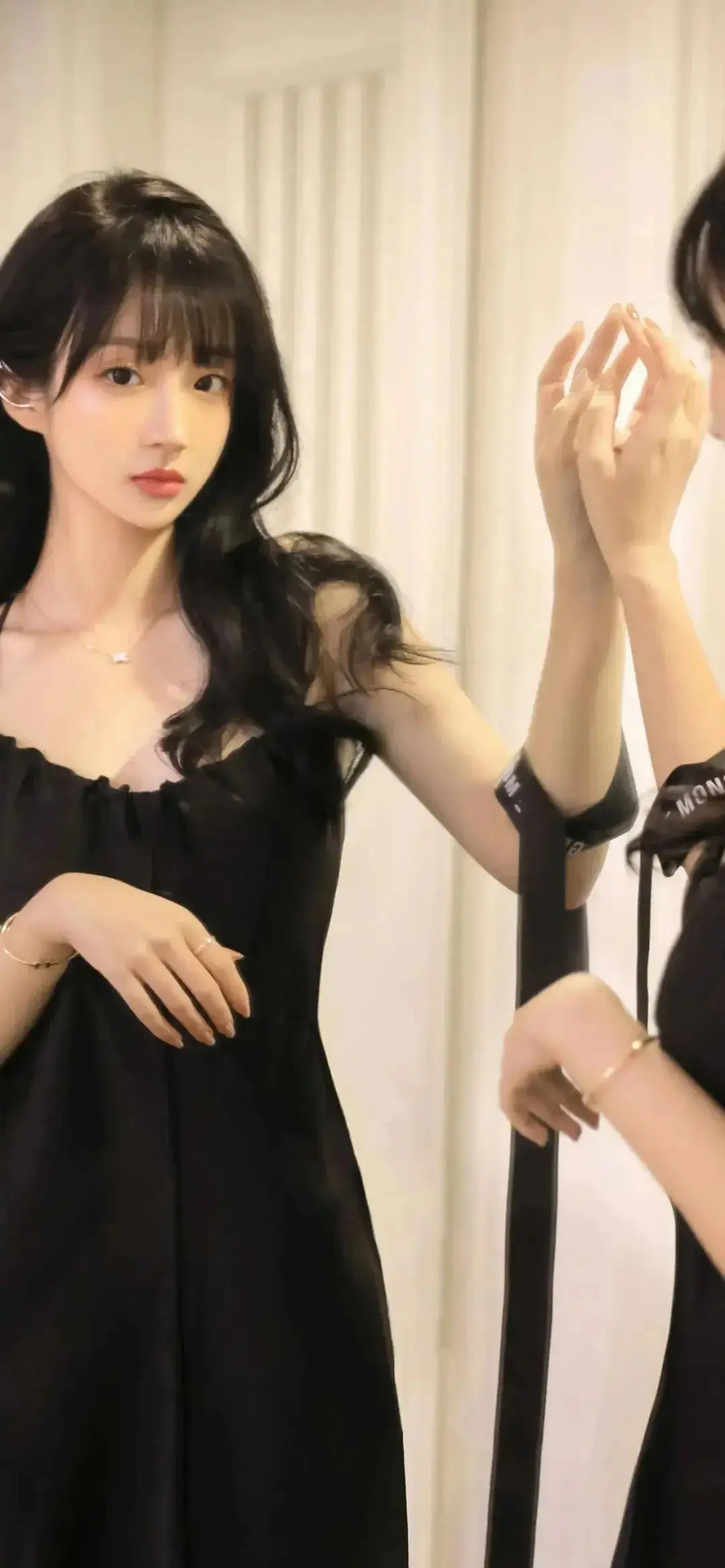 壁纸-超诱黑丝、白丝美女壁纸