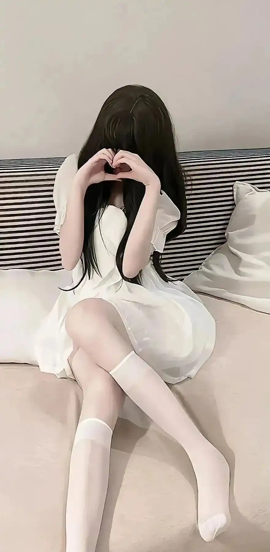 壁纸-超诱黑丝、白丝美女壁纸