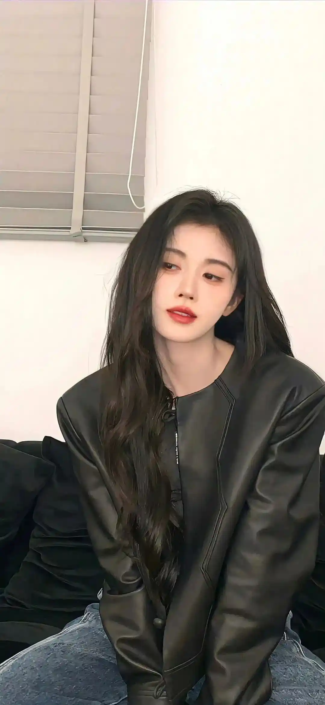 壁纸-超诱黑丝、白丝美女壁纸