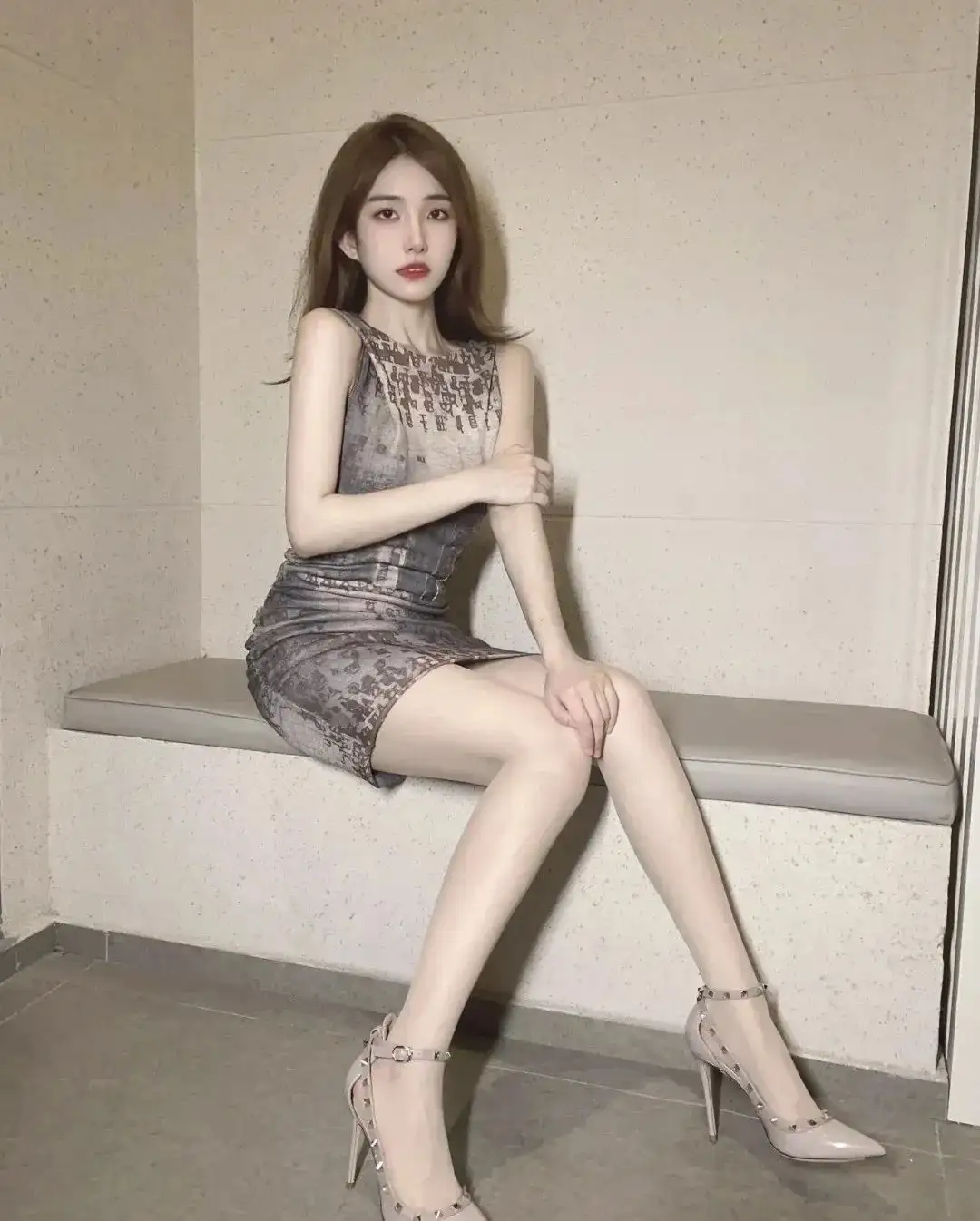 模特写真、性感短裙、高跟美腿