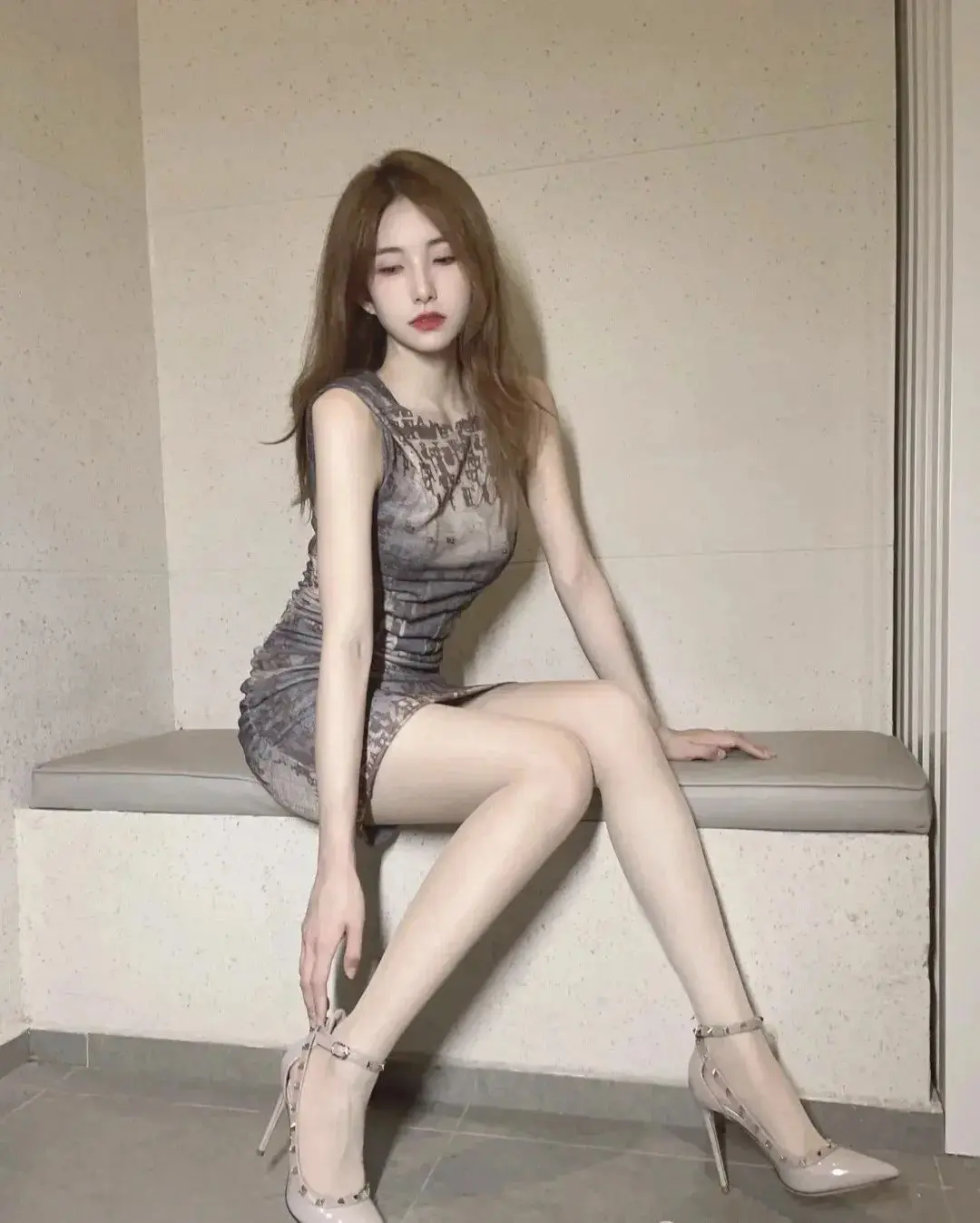 模特写真、性感短裙、高跟美腿