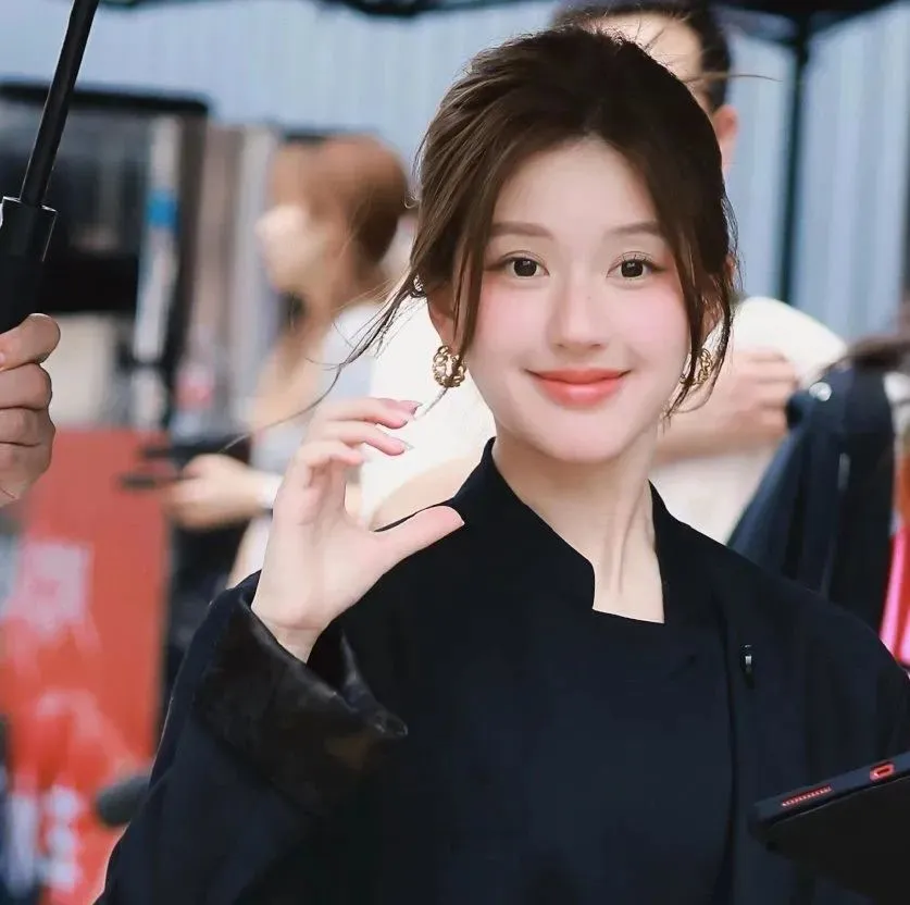 头像丨美少女专用𝙒𝙚𝘾𝙝𝙖𝙩头像~