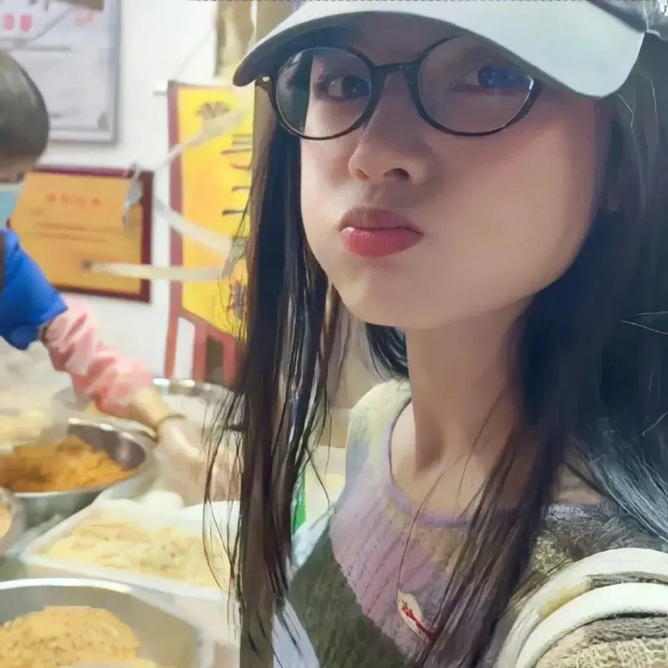 头像｜𝑾𝒆𝑪𝒉𝒂𝒕有点品味的头像