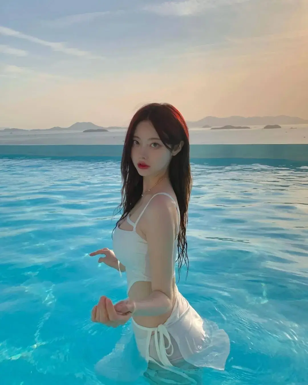 美女写真 | 看不清未来时，就比别人坚持久一点