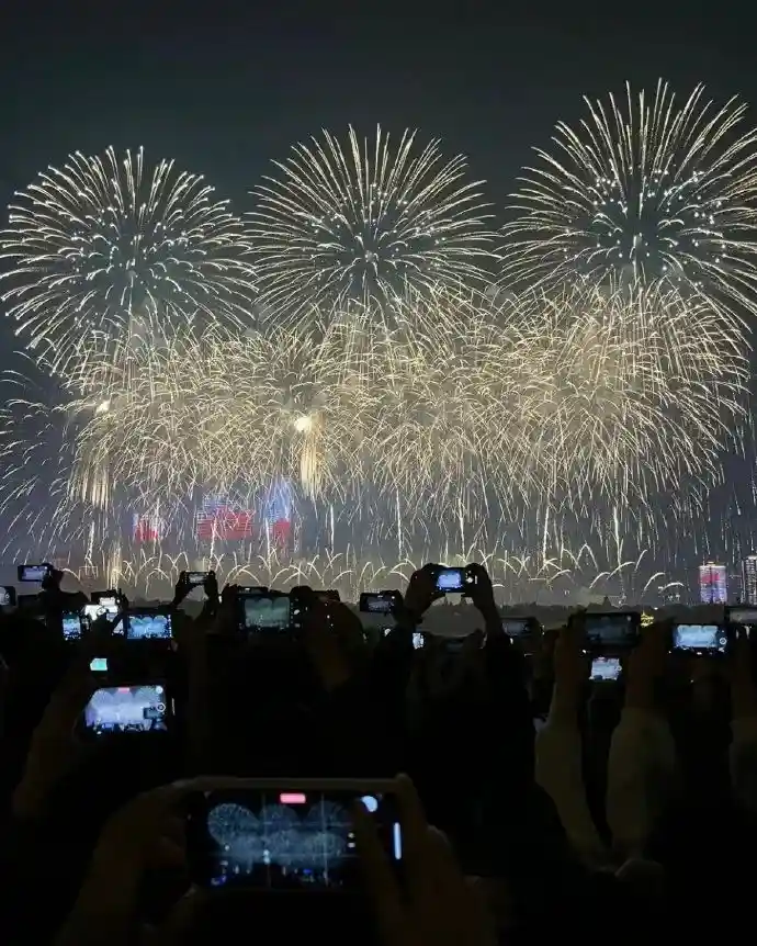 背景图 | 新年朋友圈，奔赴新的一年