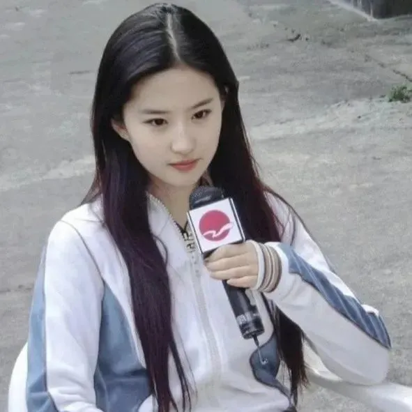 头像 | 𝙒𝙚𝘾𝙝𝙖𝙩简单耐看干净头像