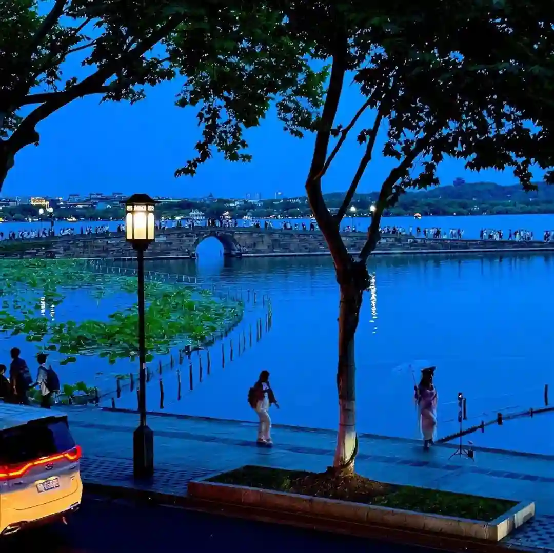 背景图 |  𝑾𝒆𝑪𝒉𝒂𝒕背景图