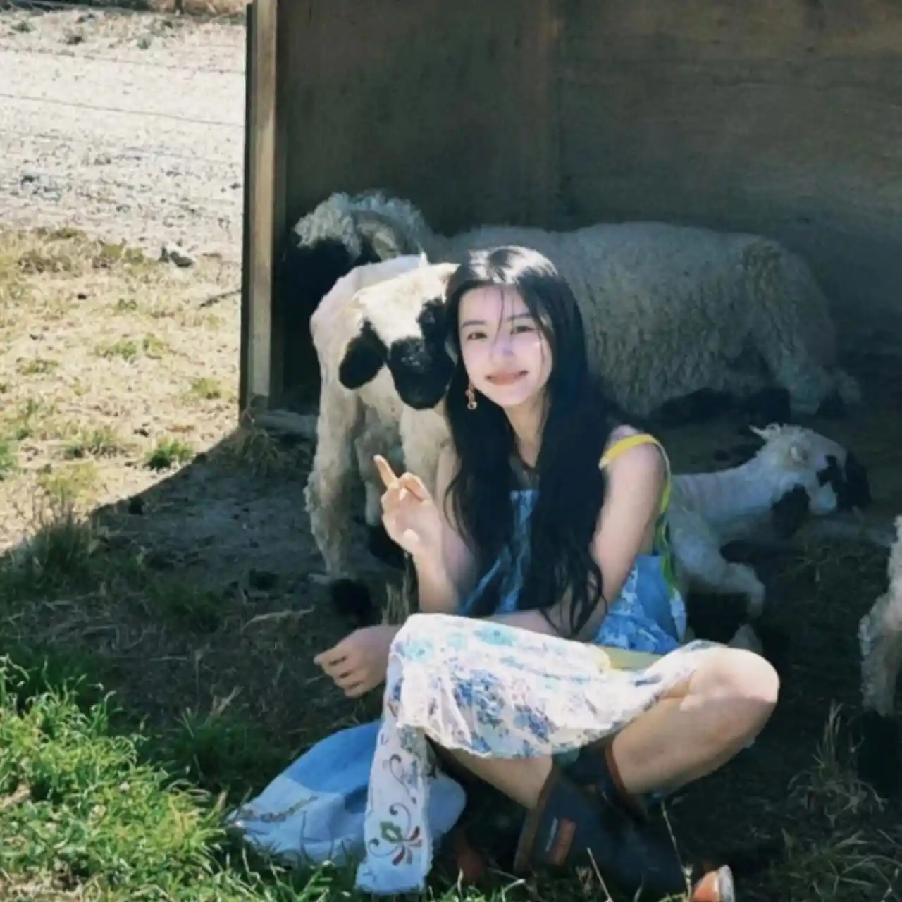 头像丨美女请换头像 ​