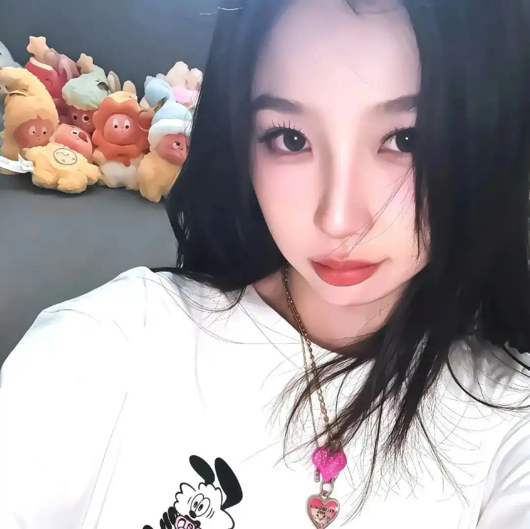 头像｜𝙒𝙚𝘾𝙝𝙖𝙩头像 可直接保存