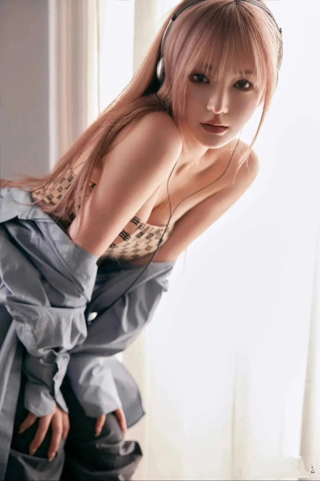 美女写真 | 手持烟火以谋生，心怀诗意以谋爱