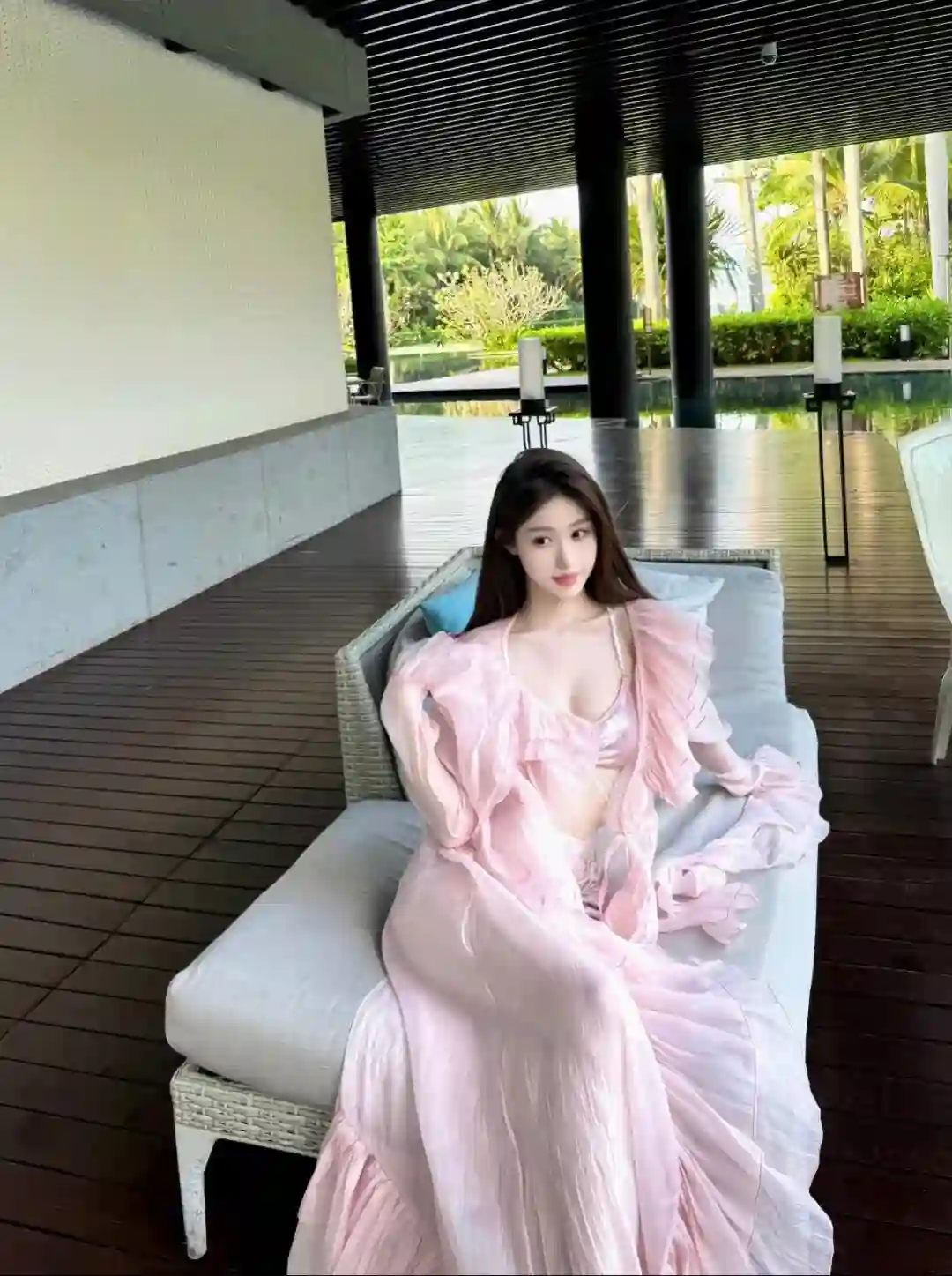 美女写真 | 手持烟火以谋生，心怀诗意以谋爱