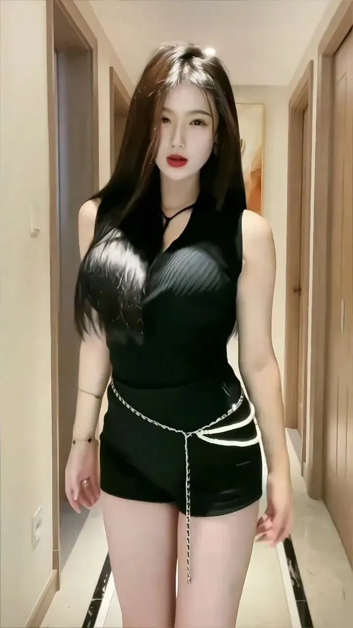 美女写真 | 一半素心以清简，一半寂静许清欢