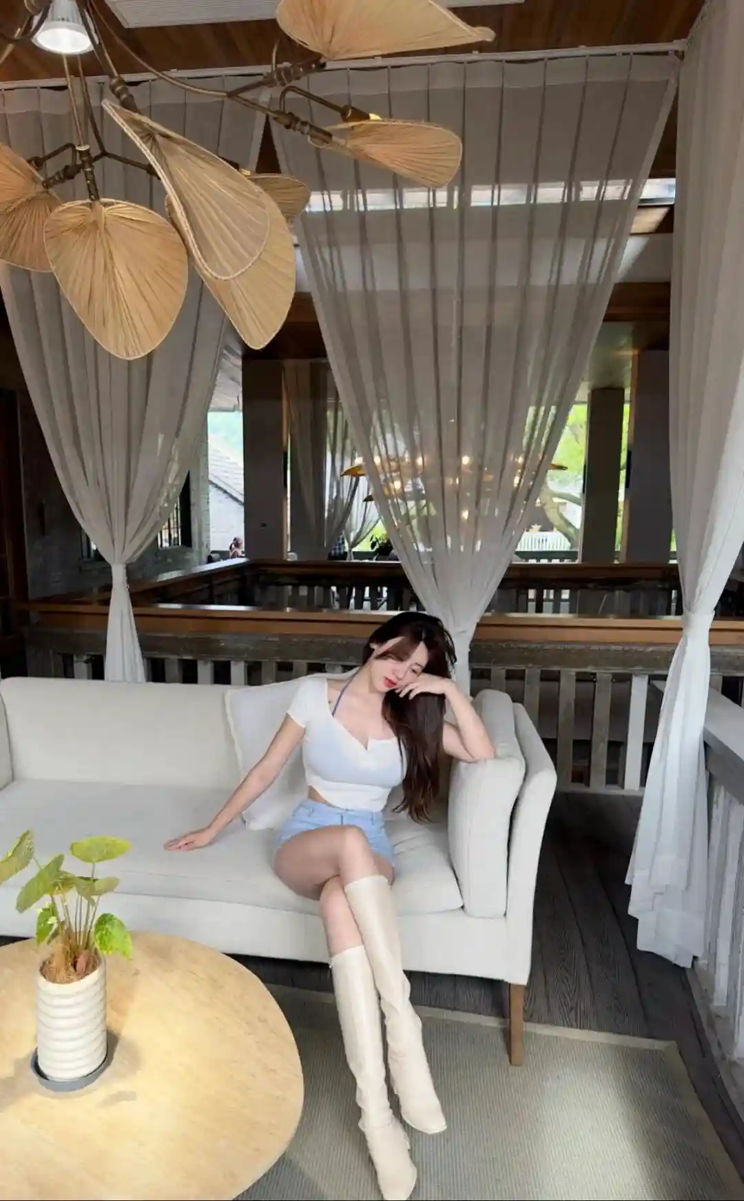 美女写真 | 一半素心以清简，一半寂静许清欢