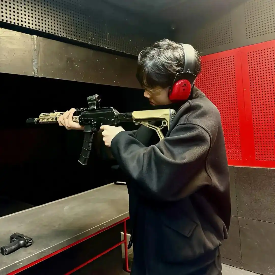 头像丨𝙒𝙚𝘾𝙝𝙖𝙩男头