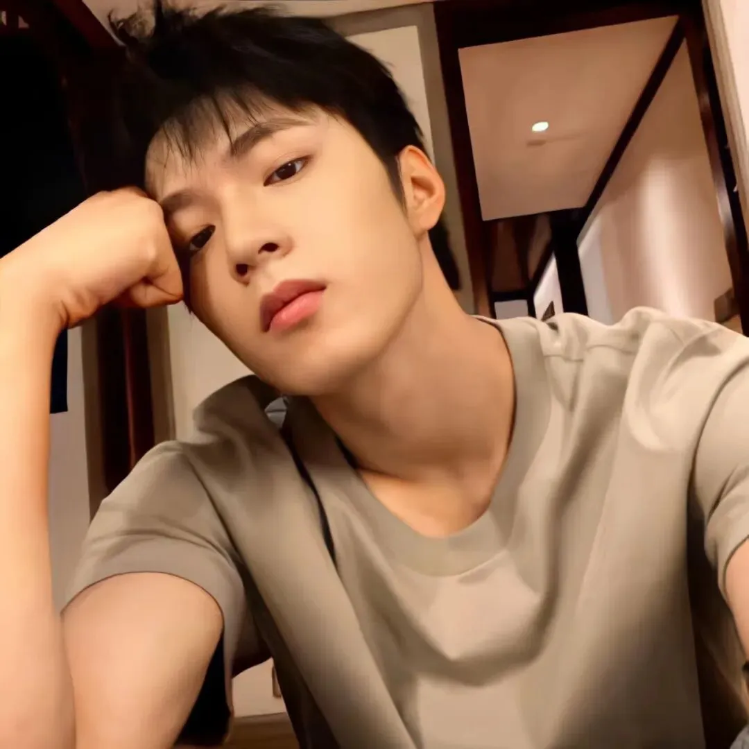 头像丨𝙒𝙚𝘾𝙝𝙖𝙩男头