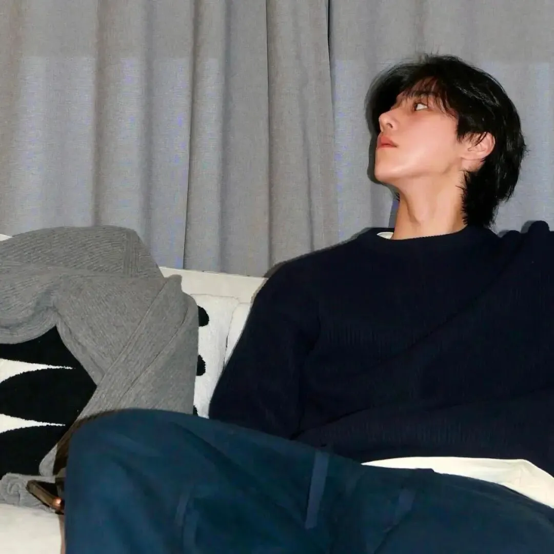 头像丨𝙒𝙚𝘾𝙝𝙖𝙩男头