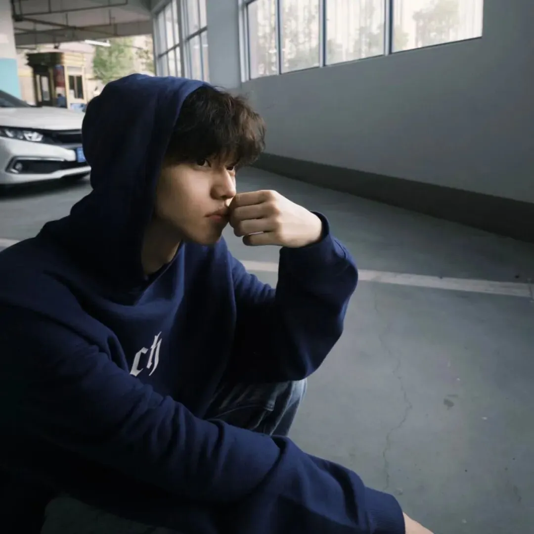 头像丨𝙒𝙚𝘾𝙝𝙖𝙩男头