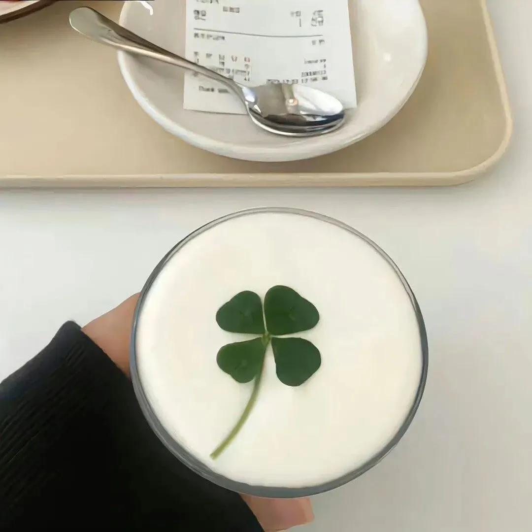 背景图 | 𝑾𝒆𝑪𝒉𝒂𝒕背景图