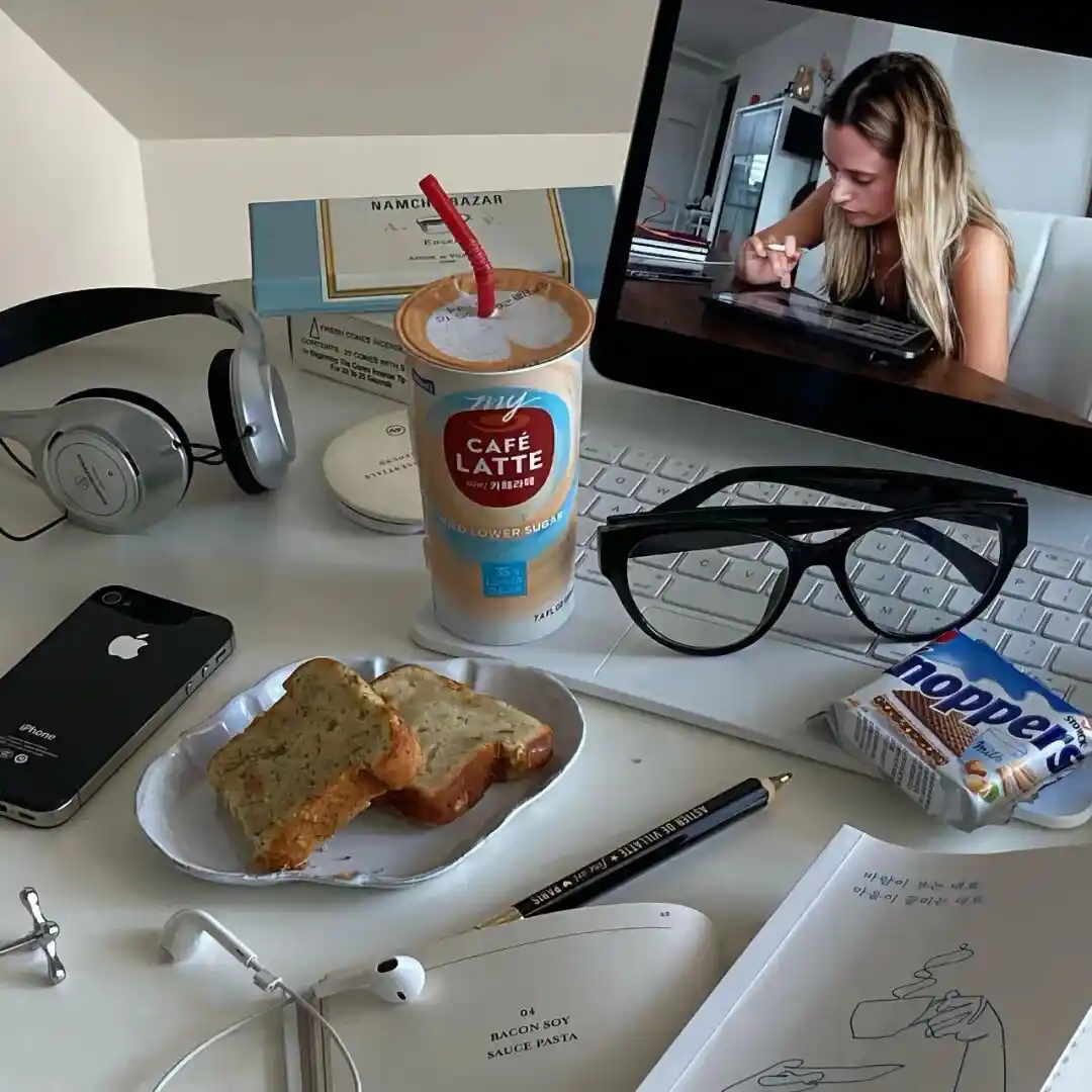 背景图 | 𝑾𝒆𝑪𝒉𝒂𝒕背景图