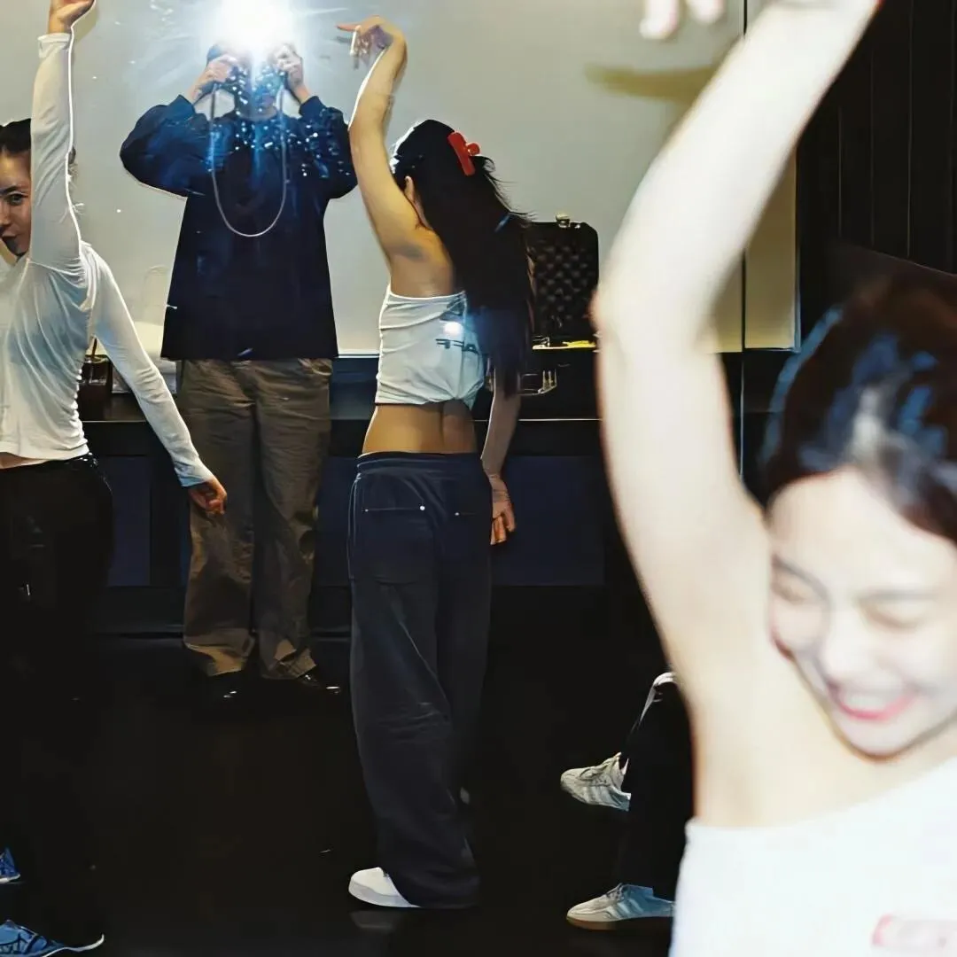 背景图 |  𝑾𝒆𝑪𝒉𝒂𝒕背景图