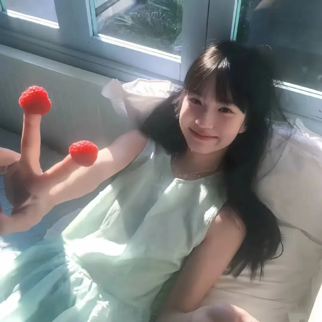 头像 | 𝐖𝐞𝐂𝐡𝐚𝐭蓝色头像