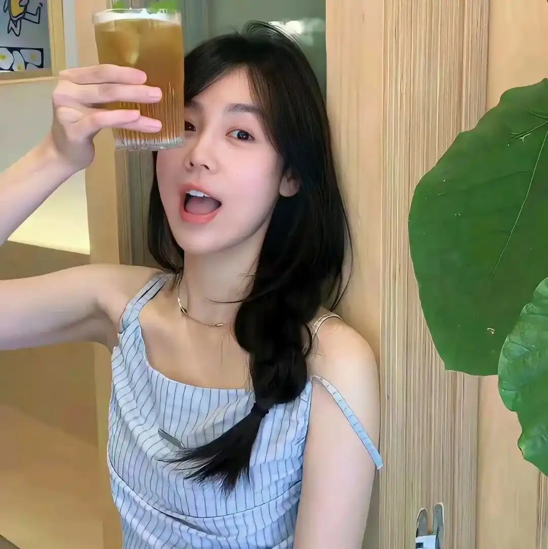 头像 | 𝐖𝐞𝐂𝐡𝐚𝐭蓝色头像